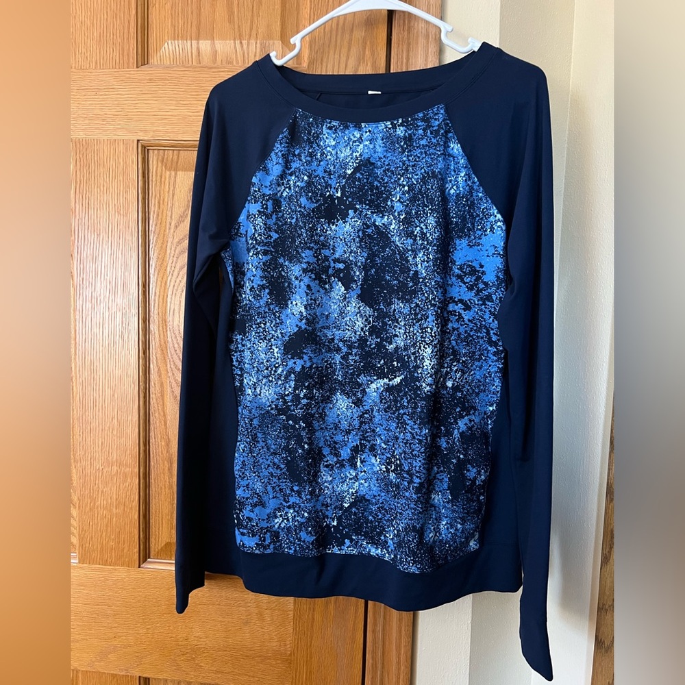 Under Armour UA StudioLux Take-A-Chance Crew Blue Long Sleeve Top Women's M(?)